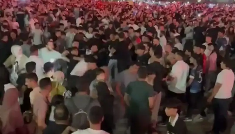 Konserde Çıkan Bıçaklı Kavga, Üç Kişiyi Yaraladı: Sağlık Durumları Nedir?