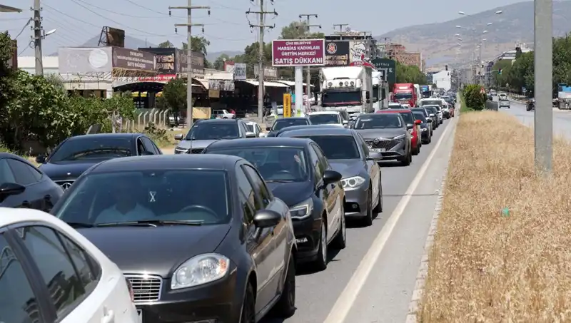 Aydın-Muğla Arasında 60 Kilometrelik Araç Kuyruğu! Neden Bu Kadar Uzadı?
