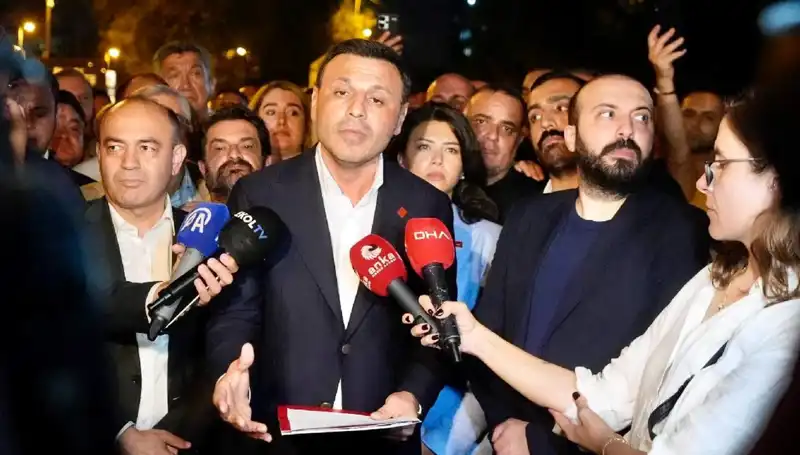 CHP İstanbul İl Başkanı Özgür Çelik'in Olaylı İfadesi: Siyasi Gelişmeler Nereye Gidecek?