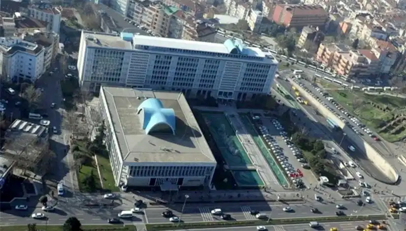 İBB Soruşturmasında Enderun WhatsApp Grubu Mesajları Gündeme Geldi