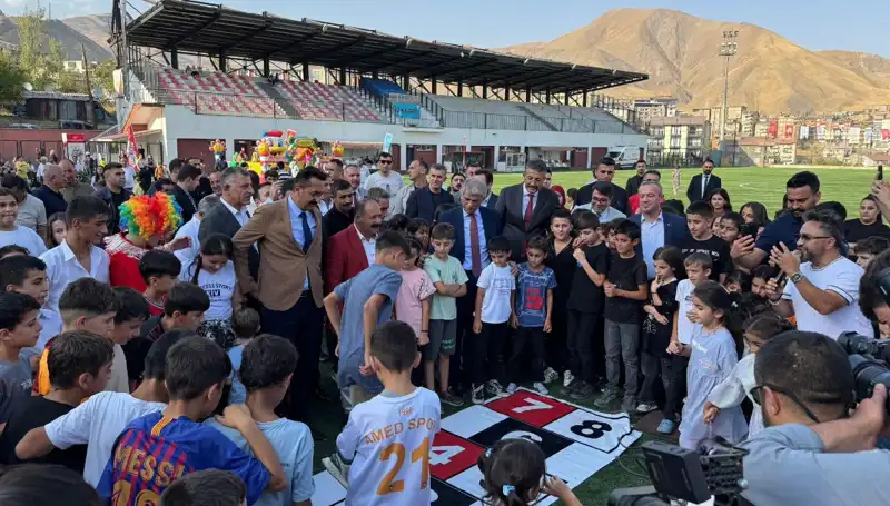 Hakkari'de Anadolu Şenliği: Kültür ve Birliktelik Coşkuyla Kutlanıyor