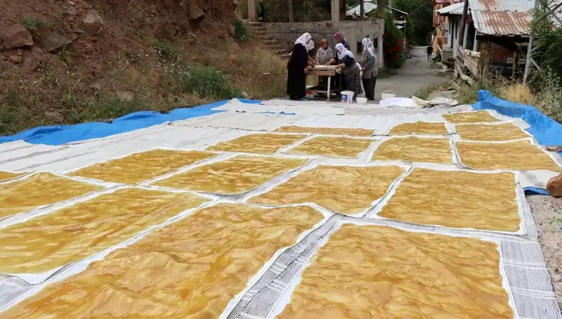 Kışın Lezzeti: Dev Kazanlarda Hazırlanan Geleneksel Yemekler
