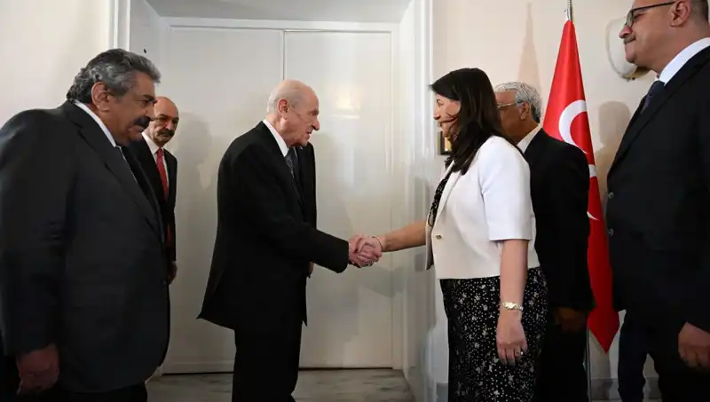 Bahçeli, DEM Parti Heyetiyle Yüz Yüze Görüştü: Siyasi Gelişmeler Nereye Gidiyor?