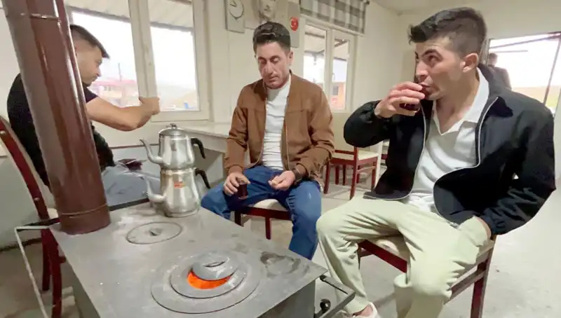 Temmuzda Soba Yakarak Isınmak: Türkiye'de Hava Sıcaklığı 0 Dereceye Düştü