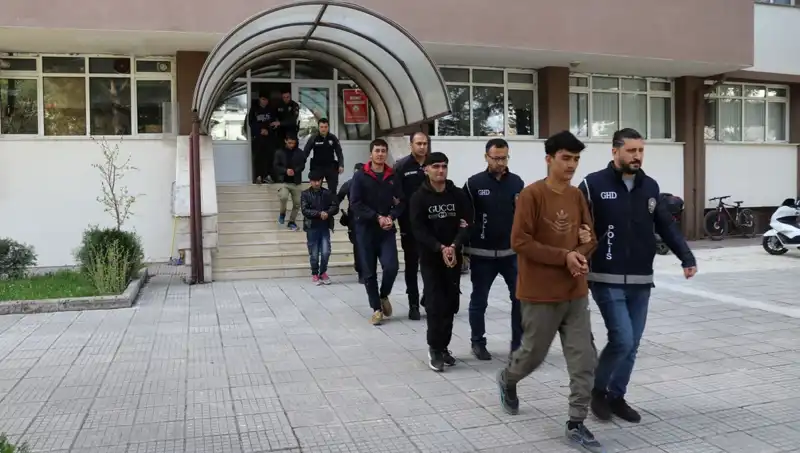 Edirne ve Kırklareli'nde Kaçak Göçmenlere Yönelik Operasyon: 200’ün Üzerinde Gözaltı