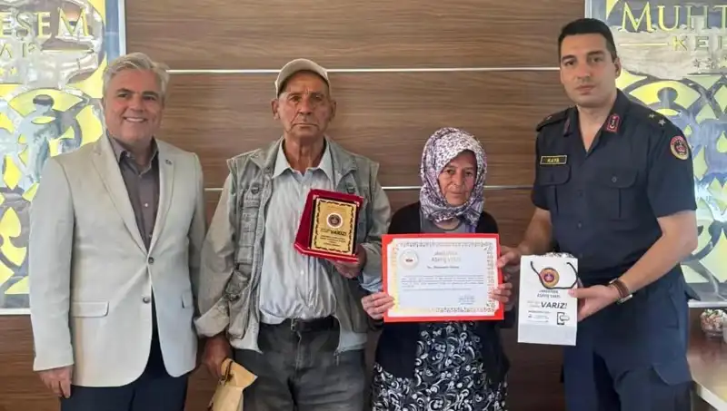 Aile, Tek Varlıkları Olan Evi Jandarmaya Bağışladı: Duygu Dolu Hikaye