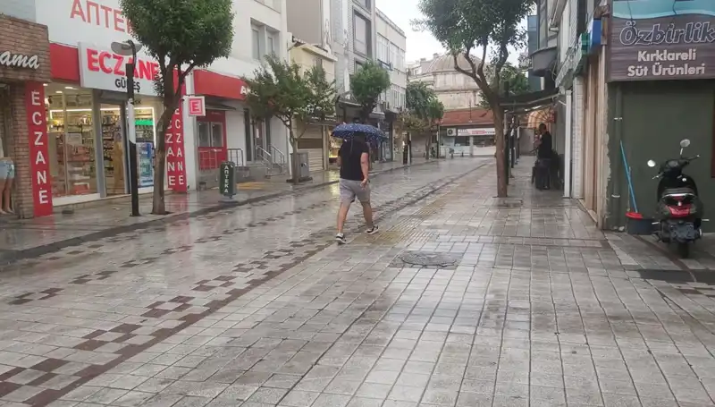 Kırklareli'de Şiddetli Sağanak Yağış Hayatı Olumsuz Etkiledi