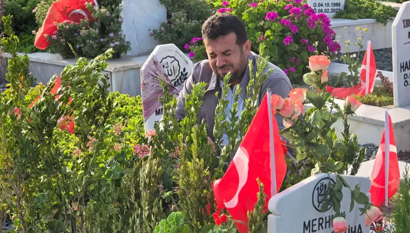 Deprem Şehitliğinde Ağıt Yakan Bir Bayram: Hatıralar ve Yas