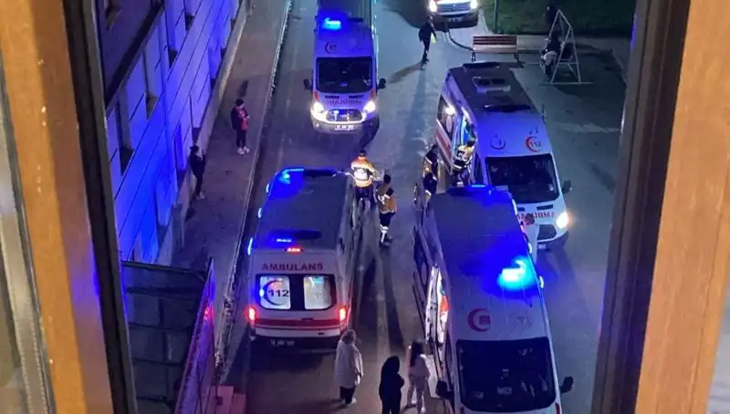 Akşam Yemeğinden Zehirlenen 53 Öğrenci Hastaneye Kaldırıldı: Nedenleri ve Önlemleri