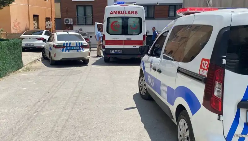 Kardeşler Arasında Bıçaklı Kavga: Bir Polis de Yaralı
