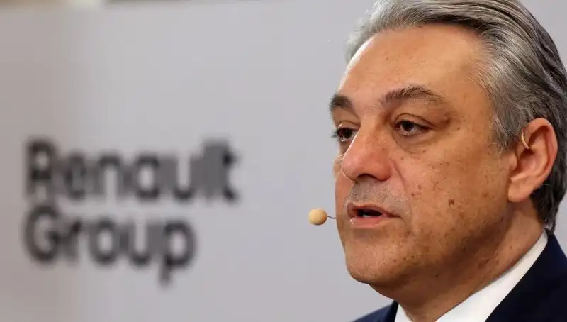 Renault Yönetiminde Şok İstifa: Geleceği Belirsiz Kılıcı