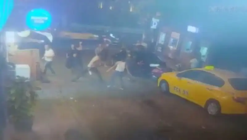 Beyoğlu'nda Laf Atma Kavgasında Kan Aktı: Olayın Detayları ve Son Gelişmeler