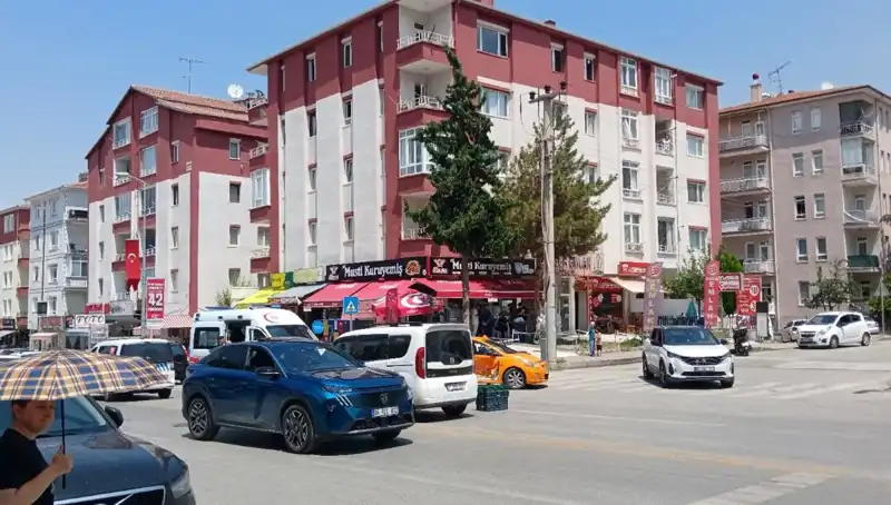 İstanbul'da Trafik Kazası: Taksi ile Otomobil Çarpıştı