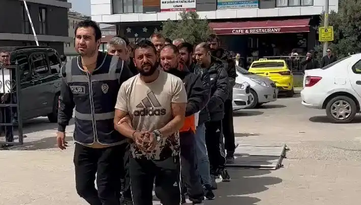Edirne'de Eş Zamanlı Operasyon: Yedi Firari Yakalandı, Suç Çetesi Çökertildi!