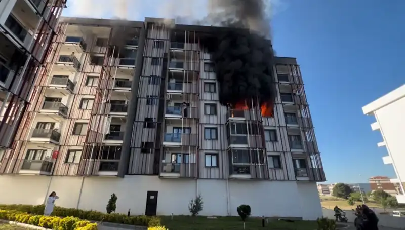 Çanakkale'de Yangın Paniği: Geceyi Korku Dolu Anlarla Geçirenler