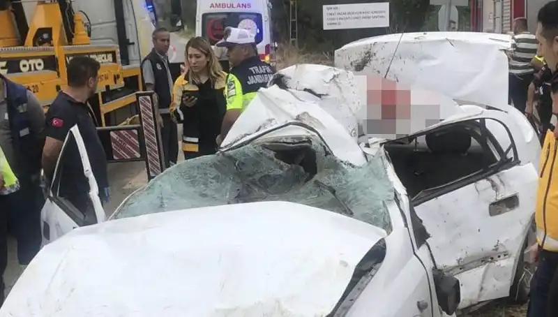 Tokat'ta Feci Kaza: Devrilen Otomobildeki Sürücü Can Verdi