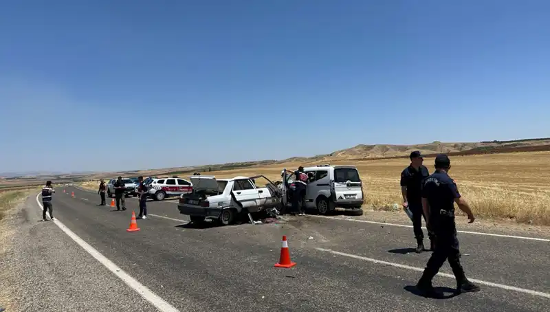 Adıyaman'da Feci Trafik Kazası: 4 Can Hayatını Kaybetti!