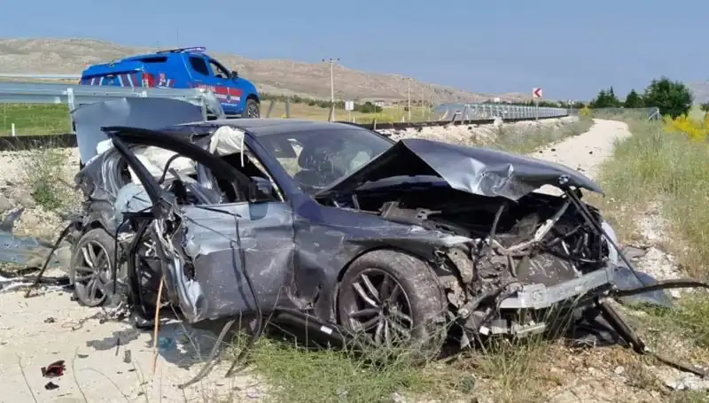 Sivas'ta İki Farklı Kaza: 9 Kişi Yaralandı, Detaylar Şok Edici!