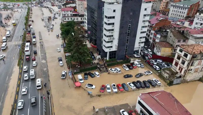 Trabzon'daki Sel Felaketi: Kayıp Kişiyi Arama Çalışmaları Hızla Devam Ediyor