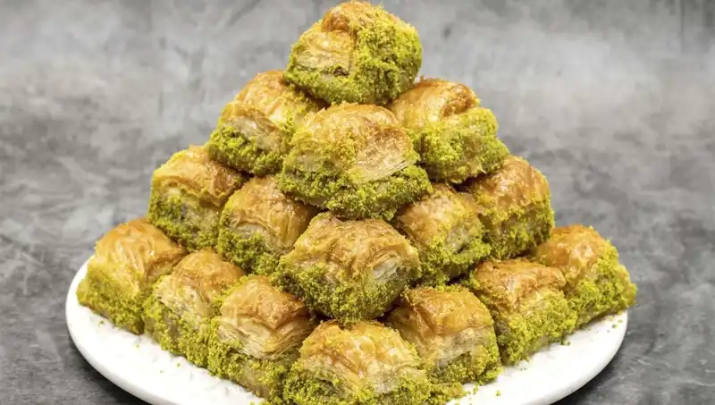 Baklavadan Çıkan Bakteri Tehdidi: Uzmanlar Uyarıyor!