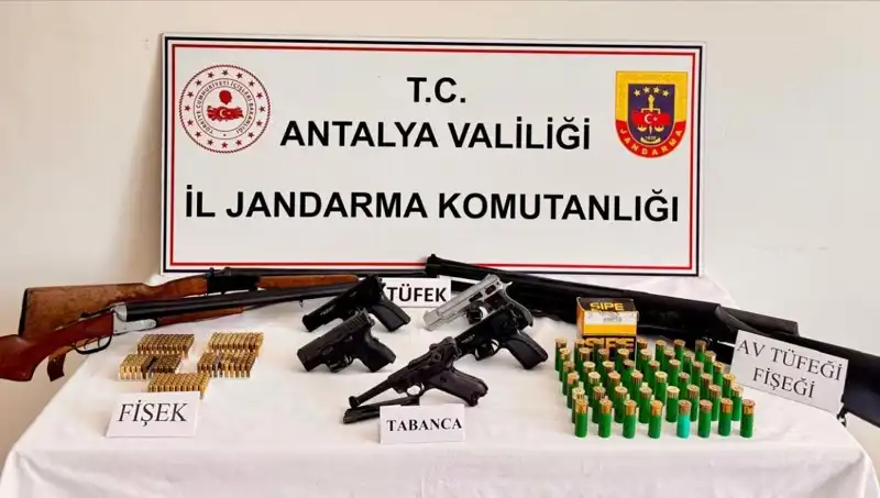 Antalya'da Yapılan Büyük Ruhsatsız Silah Operasyonu: 150'den Fazla Silah Ele Geçirildi