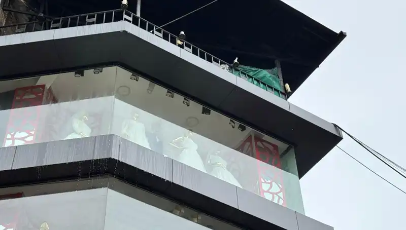 Giyim Mağazasındaki Yangın: Alışveriş Caddesi Kapanmak Zorunda Kaldı