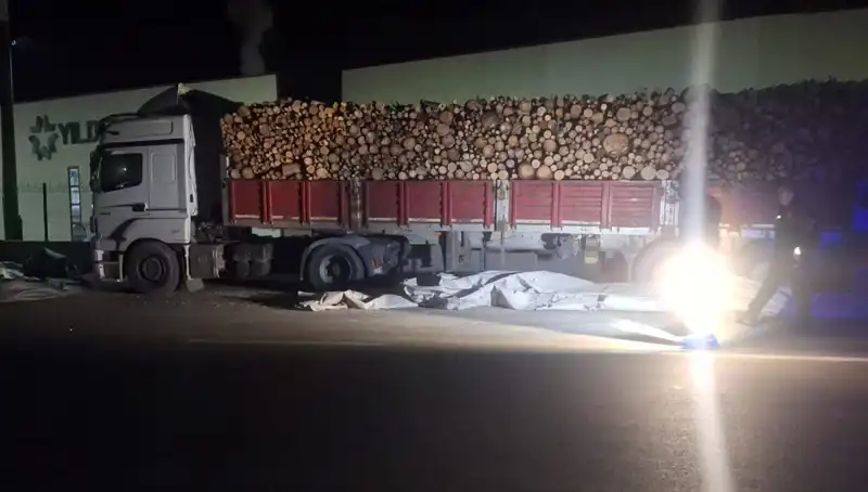TIR Sürücüsüne Otomobil Çarpması: Kaza Anı ve Sonrası Detayları