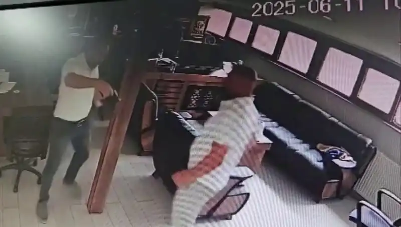 Alacak Verecek Meselesi Yüzünden Kanlı Bilanço: İş İnsanına Kotsuk Kalfa'dan Saldırı!