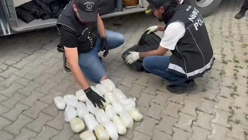 Uyuşturucu Kaçakçılığı: Yolcunun Valizinden 13 Kilo Metamfetamin Çıktı