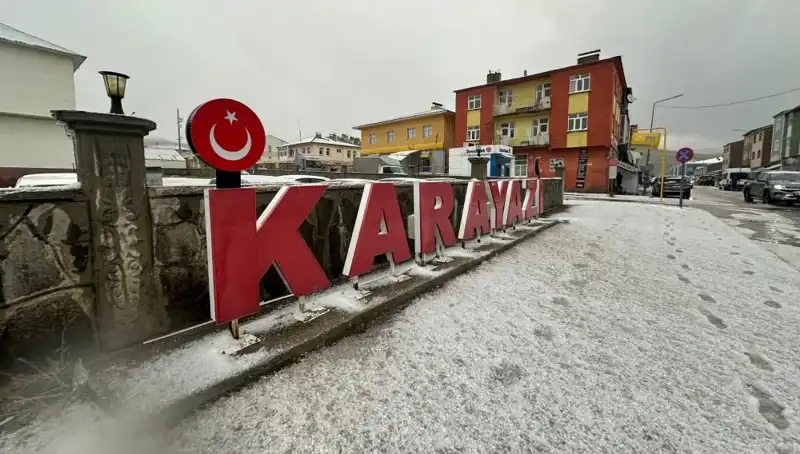 Temmuzda Yaşanan Kar Fırtınası Sürücüleri Şaşkına Çevirdi!