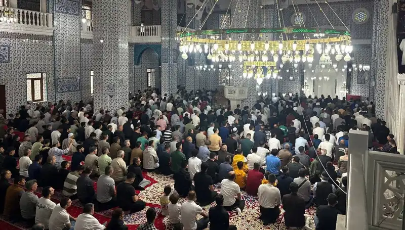 Iğdır’da İlk Bayram Namazı Coşkuyla Kılındı: Iğdırlıların Bayram Sevinci