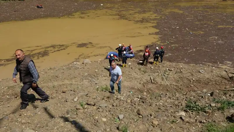 Trabzon'da Sel Felaketi: Evini Koruma Mücadelesi Veren Adamın Dramı