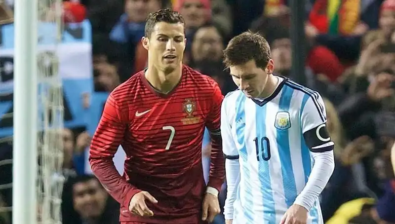 Ronaldo, Messi'yi Geride Bıraktı: Kariyer Rekorları Yenilendi
