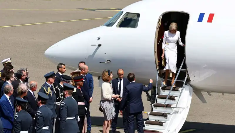 Eşi Brigitte Macron’un Elini Neden Havada Bıraktı? Sır Perdesi Aralandı