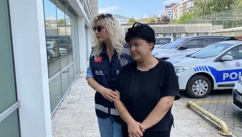 Genç Kız Annesini 11 Yerinden Bıçakladı! Detaylar Şok Edici