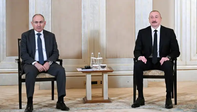 Aliyev ve Paşinyan: Abu Dabi'de Zirve ile Barış Umutları Yenilendi