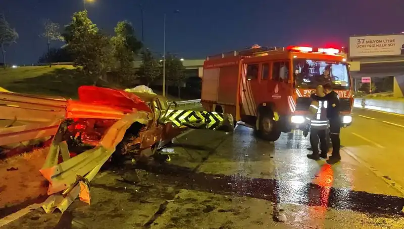 Bariyer Otomobile Saplandı: Sürücü Ağır Yaralı, Kaza Anının Detayları Şok Etti