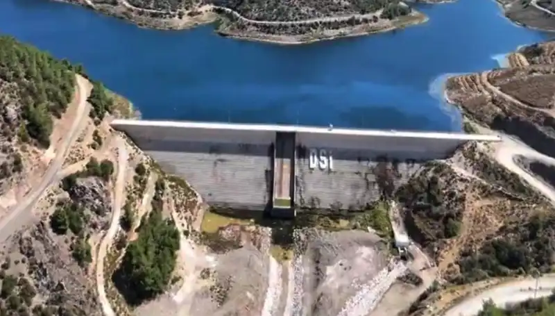 Çeşme'de Uzun Süren Su Kesintilerine Son: Yeni Projeler Hayata Geçiyor