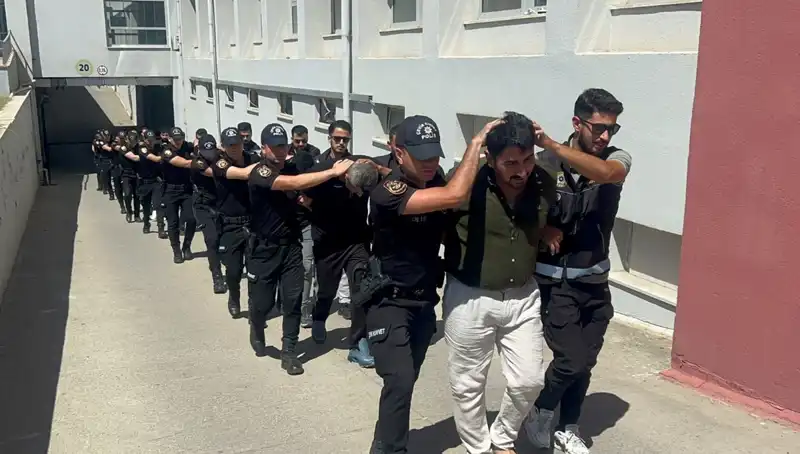 Adana'da 825 Kilo Eroin Operasyonu: 16 Şüpheli Tutuklandı!