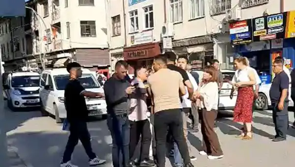 Trafikte Gaziyi Darp Eden Saldırı Anı Güvenlik Kamerasında Görüntülendi