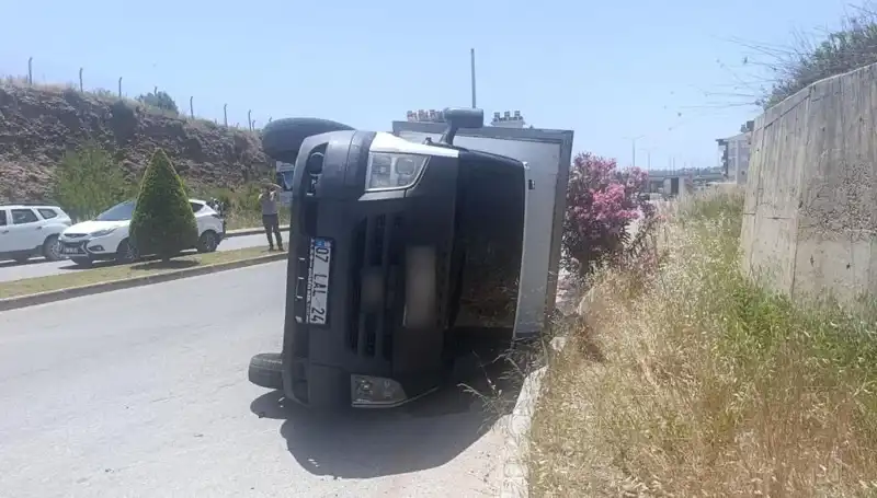 Hafif Ticari Araç ve Kamyonet Çarpışması! Tüyler Ürperten Kaza Ayrıntıları