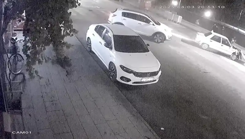 Yaya Geçidinde Tehlike: Yol Verdi, Ama Arkadan Çarpıldılar