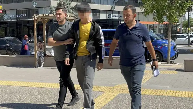 Ağabeyiyle Tartışan Genç, Korkunç Olayda Bıçakla Yaraladı