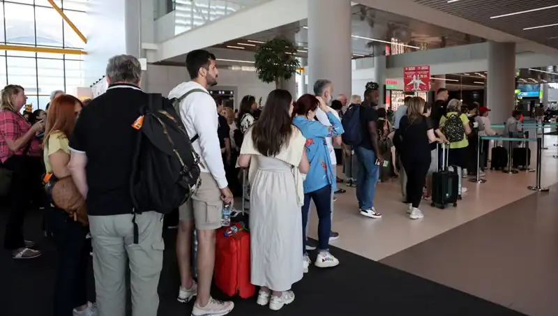 İstanbul Havalimanı'nda Bayram Yoğunluğu: 1642 Uçuş Planlandı