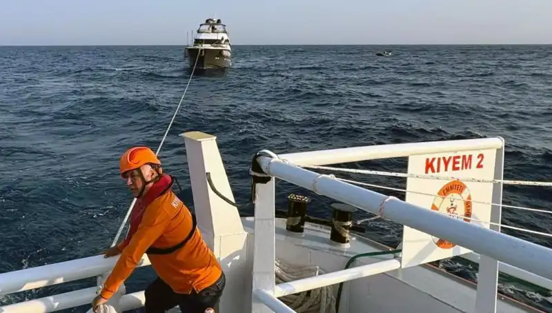 Marmaris Açıklarında Tehlikede Olan Tekne Kurtarıldı: Hikaye Resmen Dram Gibi!