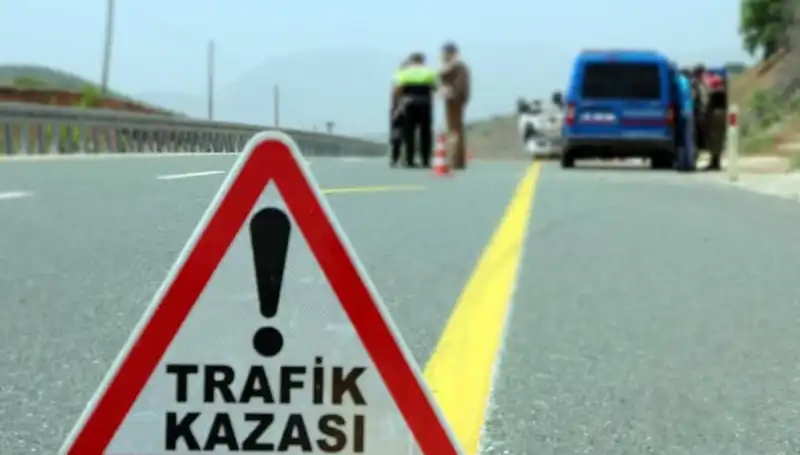 Otomobil ile Kamyon Çarpıştı: Feci Kaza Detayları ve Sonrası