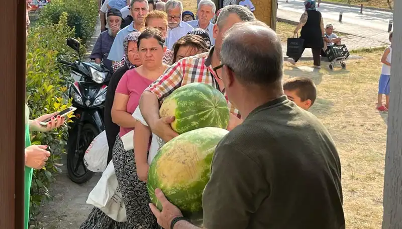 Tarlalarda Büyük Hasat: Ürünler Bedava Dağıtıldı, İşte Sebepleri