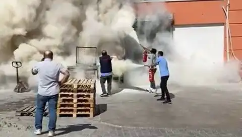 AVM Deposu Alev Alev! Yangın Paniği Nedenini ve Sonrasını Anlatıyoruz