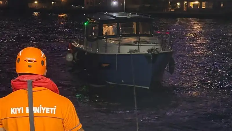 Baltalimanı'nda Su Almış Vapurlar, İstanbul'la Panik Yarattı