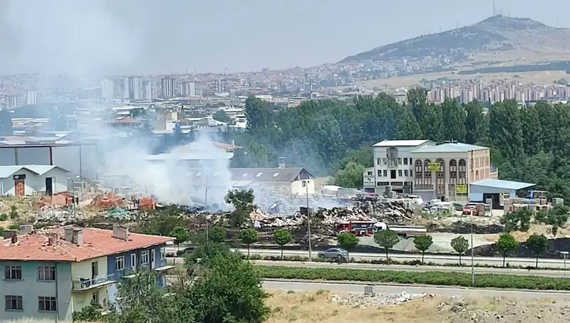 Otluk Alanda Başlayan Yangın Depoyu Küle Çevirdi: Son Durum ve Etkileri